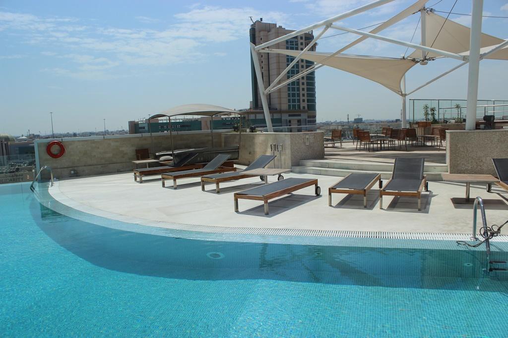 拉米Spa大酒店 麦纳麦 外观 照片 Rooftop pool