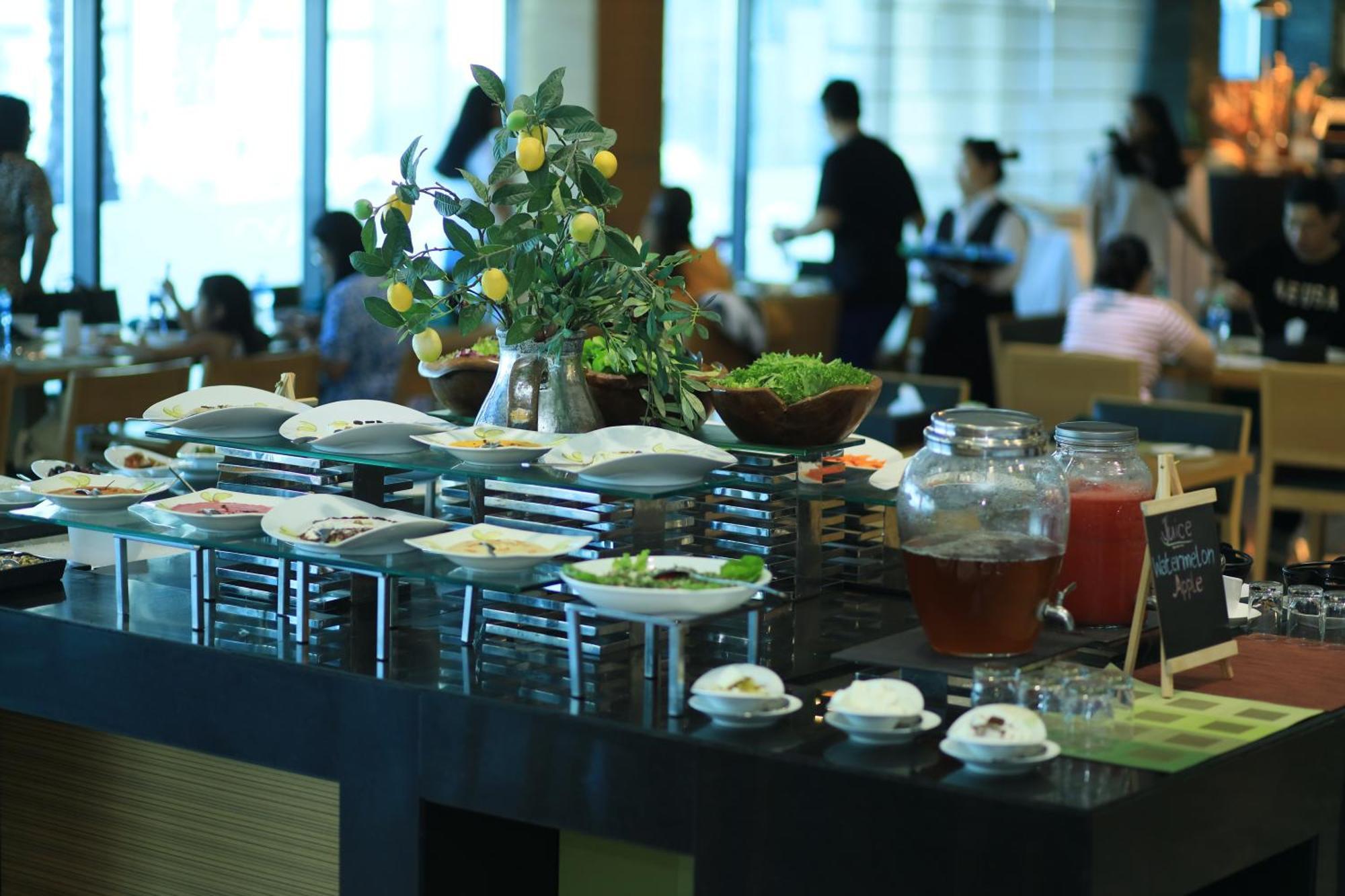 拉米Spa大酒店 麦纳麦 外观 照片 A buffet at a hotel