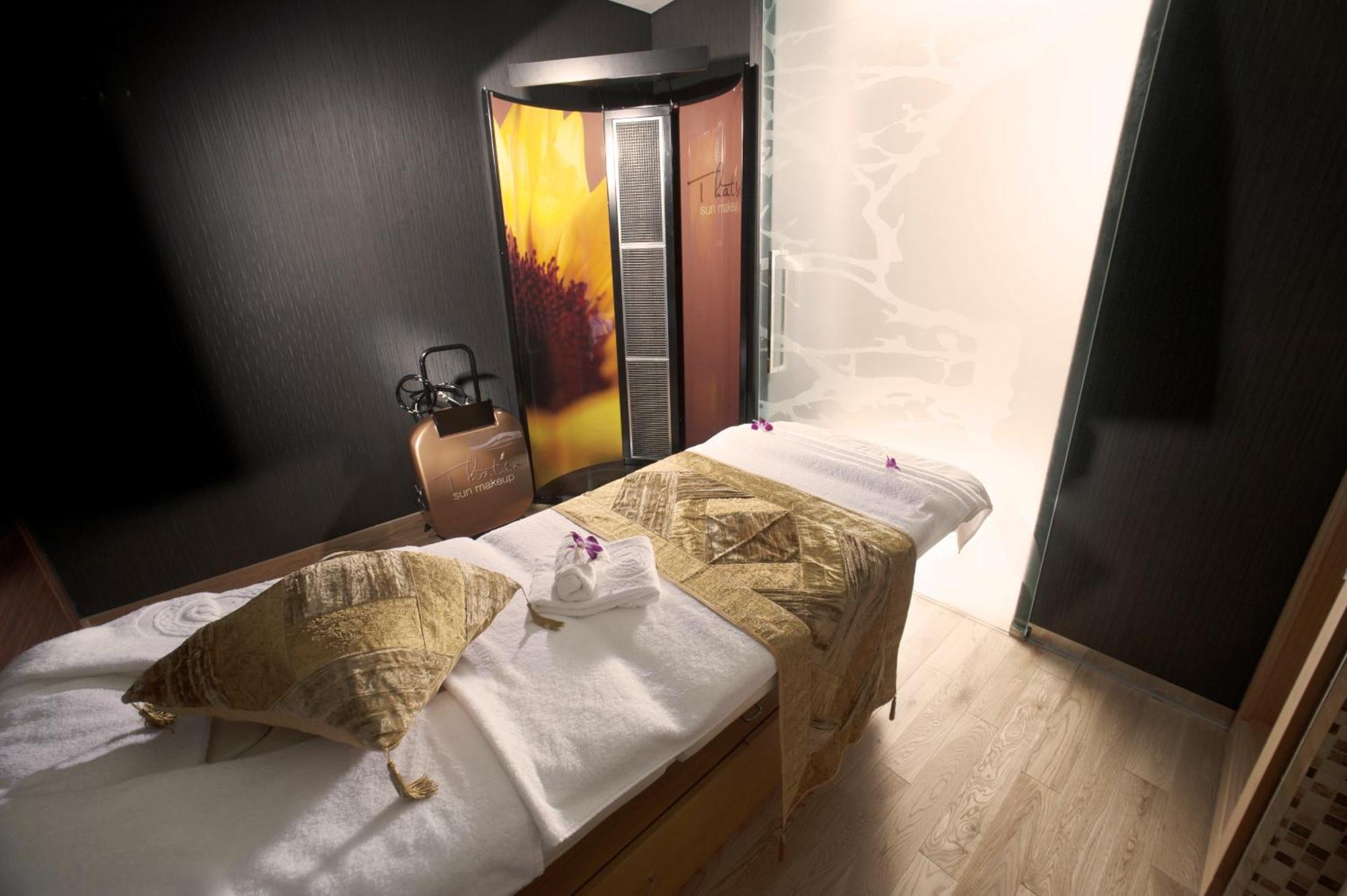 拉米Spa大酒店 麦纳麦 外观 照片 A spa treatment room