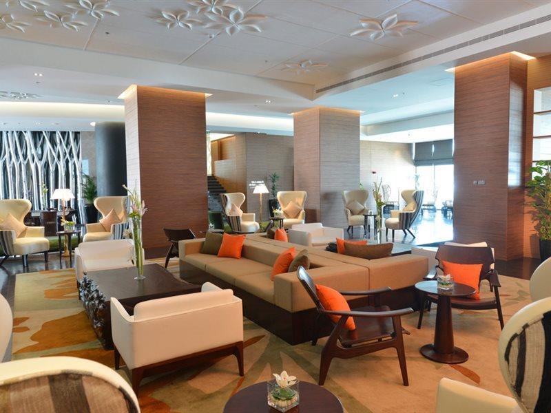 拉米Spa大酒店 麦纳麦 外观 照片 The lobby of the hotel