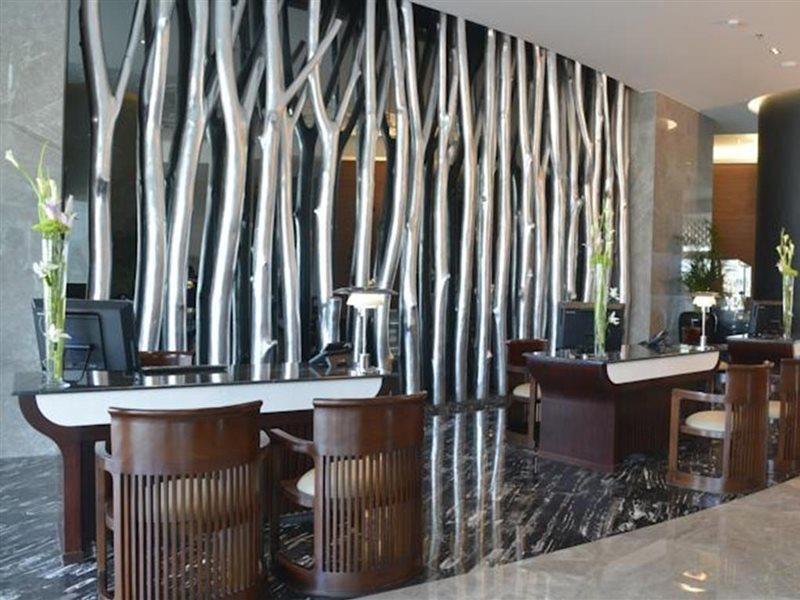 拉米Spa大酒店 麦纳麦 外观 照片 The lobby of the hotel